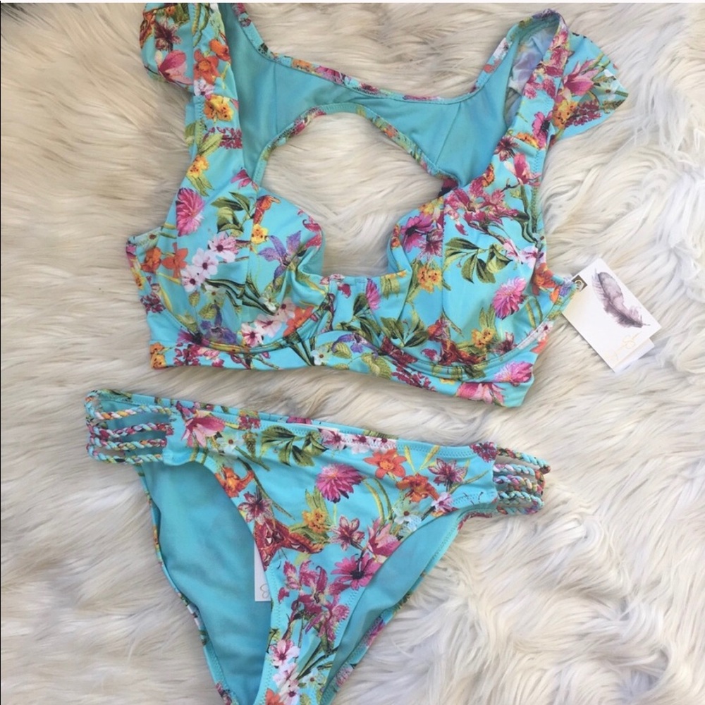 Jessica Simpson bikini large